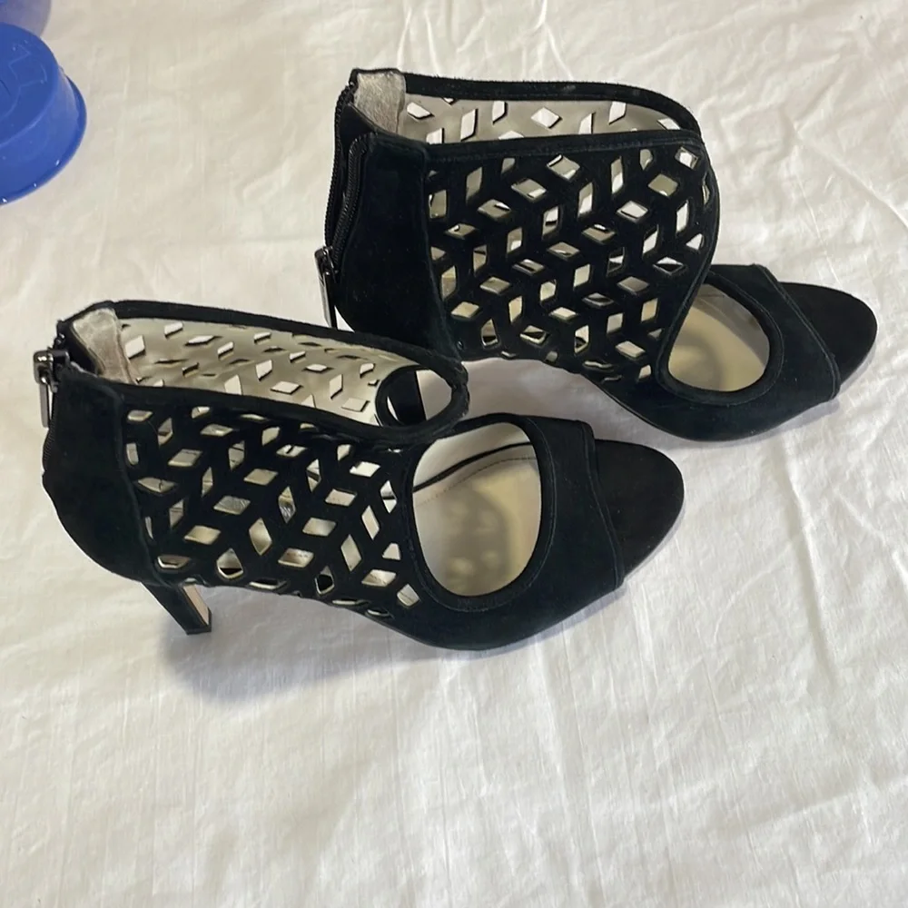 BCBGeneration Black Heels Size 7-1/2 - Picture 3 of 4